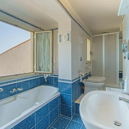 House On The Sea Daire